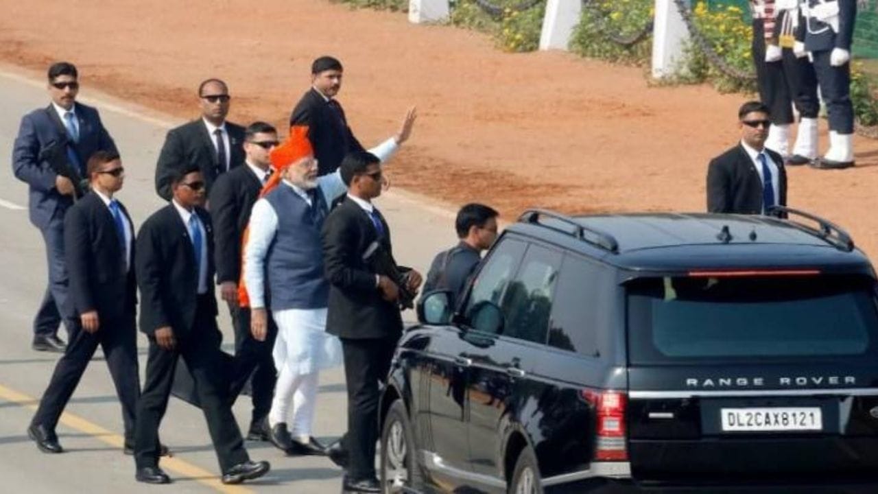 બોડીગાર્ડ આ કાળા ચશ્માની મદદથી પોતાની ભાવનાઓ છુપાવી શકે છે. કોઈ હુમલા સમયે તે પોતાના આશ્ચર્ય કે દુખાવાને કાળા ચશ્માની મદદથી છુપાવી શકે છે અને તરત કાઉન્ટર અટેક કરી શકે છે. 