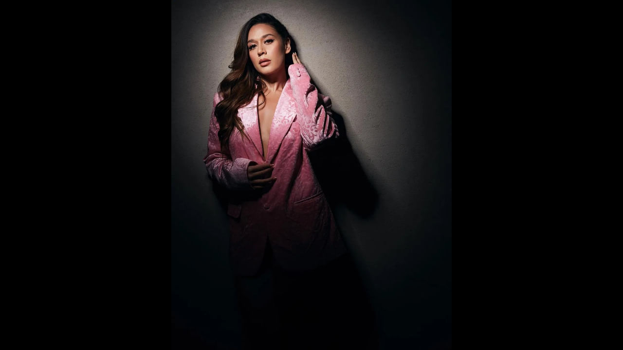 આ નવા ફોટોશૂટમાં ક્રિષ્ના શ્રોફના લોકો વખાણ પણ કરી રહ્યા છે. ફોટોશૂટમાં કૃષ્ણા શ્રોફનો કિલર લુક જોવા મળ્યો છે. પરંતુ આ પ્રકારનું કિલર ફોટોશૂટ તેના ફેન્સ દિવાના બન્યા છે.