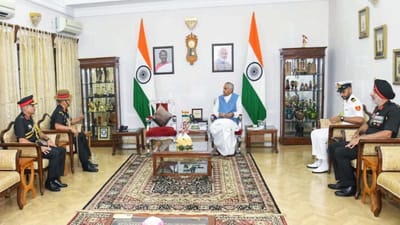 ભારતીય સેનાના GOC લેફ્ટનન્ટ જનરલ અજય કુમાર સિંહે રાજ્યપાલ આચાર્ય દેવવ્રત સાથે કરી શિષ્ટાચાર મુલાકાત