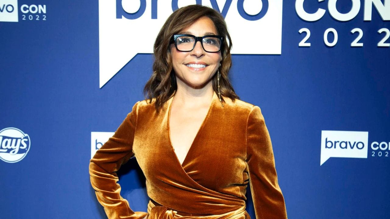  એનબીસી યુનિવર્સલના ચેરમેન બનતા પહેલા, તે કંપનીના કેબલ એન્ટરટેઈનમેન્ટ અને ડિજિટલ એડવર્ટાઈઝિંગ સેલ્સ ડિવિઝનના વડા હતા. લિન્ડા યાસરિનોએ ટર્નરમાં 19 વર્ષથી કામ કર્યું છે. જ્યારે તેણે ટર્નરને છોડી દીધું, ત્યારે તે જાહેરાત વેચાણ, માર્કેટિંગ અને એક્વિઝિશનની વાઇસ પ્રેસિડેન્ટ હતી.