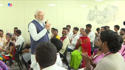 PM મોદીએ હક્કી-પિક્કી આદિવાસી જાતિના લોકોને કહ્યું 'જ્યાં સુધી ફસાયેલા ભારતીયોને સુરક્ષિત રીતે દેશમાં પરત ના લાવીએ, શાંતિથી બેસતી નથી સરકાર'