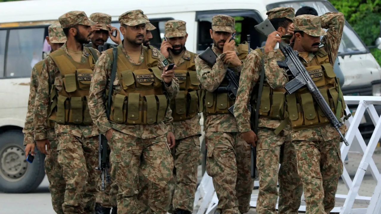Pakistan : પાક. સેનાએ કુખ્યાત TTP કમાન્ડર જાબેર શાહને ઠાર માર્યો, બે આતંકવાદીઓ ઘાયલ