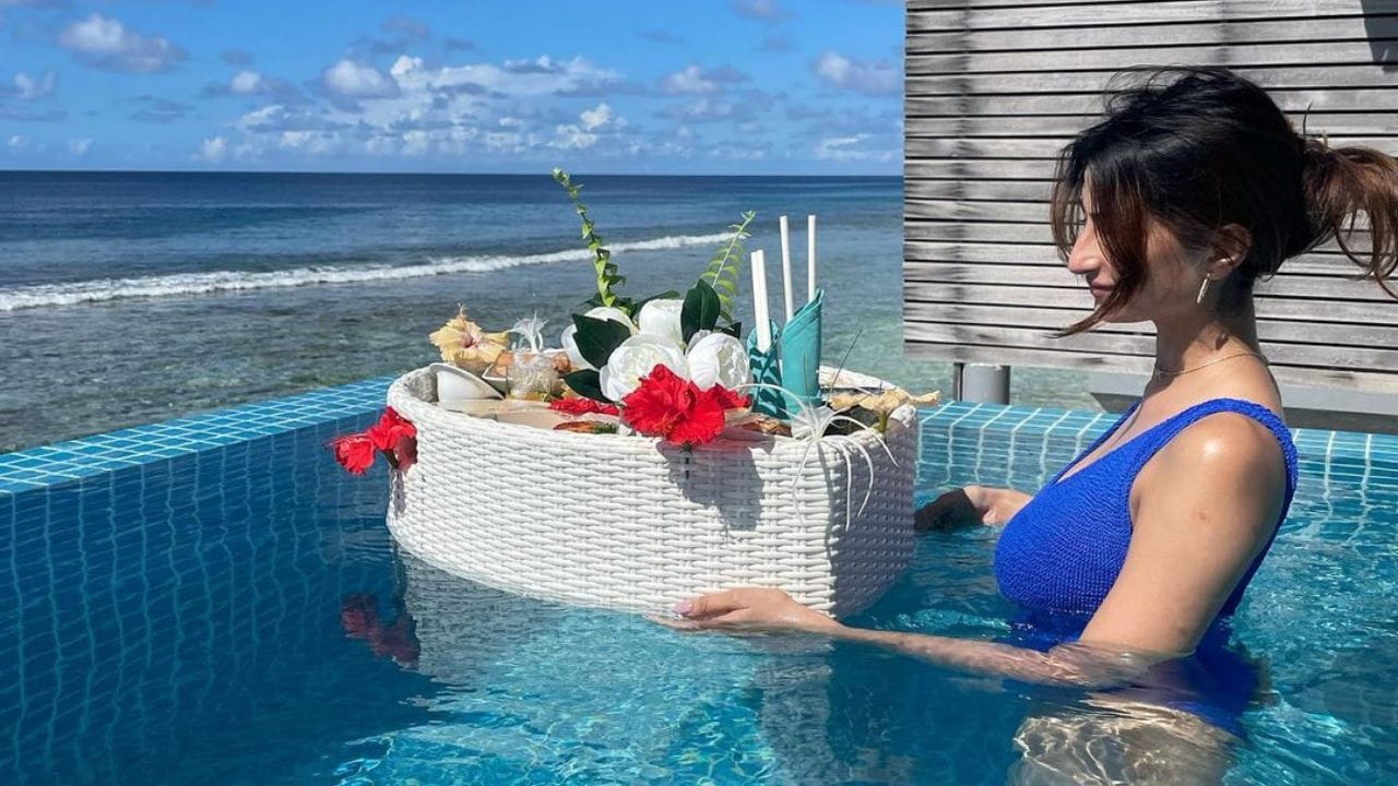 બોલિવૂડ અને ભોજપુરી એક્ટ્રેસ શ્વેતા તિવારીની દીકરી પલક તિવારી સોશિયલ મીડિયા સેન્સેશન બની ગઈ છે. ચાહકો અભિનેત્રીના ફોટાની આતુરતાથી રાહ જોઈ રહ્યા છે. પલકે હાલમાં જ તેના લેટેસ્ટ ટ્રિપના ફોટો શેર કર્યા છે, જેને જોઈને ચાહકો પાણી પાણી થઈ ગયા છે.  