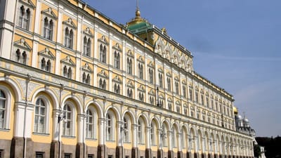 મોસ્કોઃ રશિયાએ દાવો કર્યો છે કે યુક્રેને રાષ્ટ્રપતિ વ્લાદિમીર પુતિનની હત્યાનો પ્રયાસ કર્યો છે. રશિયાના રાષ્ટ્રપતિ કાર્યાલયે માહિતી આપી છે કે યુક્રેને મંગળવારે રાત્રે ક્રેમલિન પર ડ્રોન હુમલો કર્યો હતો. તેનો હેતુ રાષ્ટ્રપતિ પુતિનની હત્યા કરવાનો હતો.