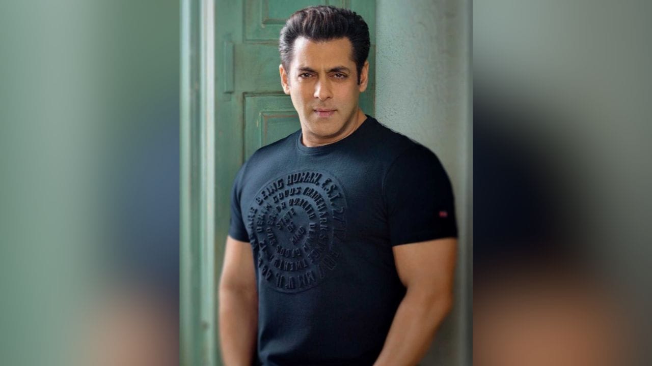 સલમાન ખાન - ફિલ્મ સુલતાનમાં સલમાન ખાન સાથે કામ કર્યા બાદ અનુષ્કા શર્માએ કહ્યું હતું કે સલમાન સાથે કામ કરવું ખૂબ મુશ્કેલ હતું.