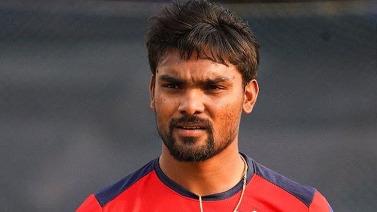 સંદિપ શર્મા વિરાટ કોહલી સામે ઘણી મેચમાં સફળ રહ્યો છે. વર્ષ 2014માં સંદિપ શર્માએ વિરાટ કોહલીને પ્રથમ બોલ પર ઝીરોમાં આઉટ કર્યો હતો.