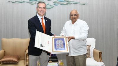 USAના ભારત સ્થિત રાજદૂત શ્રીયુત એરિક ગાર્સેટીએ ગાંધીનગરમાં CM ભૂપેન્દ્ર પટેલની મુલાકાત લીધી હતી. માર્ચ-2023માં રાજદૂત તરીકેનો પદભાર સંભાળ્યા બાદ પ્રથમવાર ગુજરાતની મુલાકાત લીધી છે.