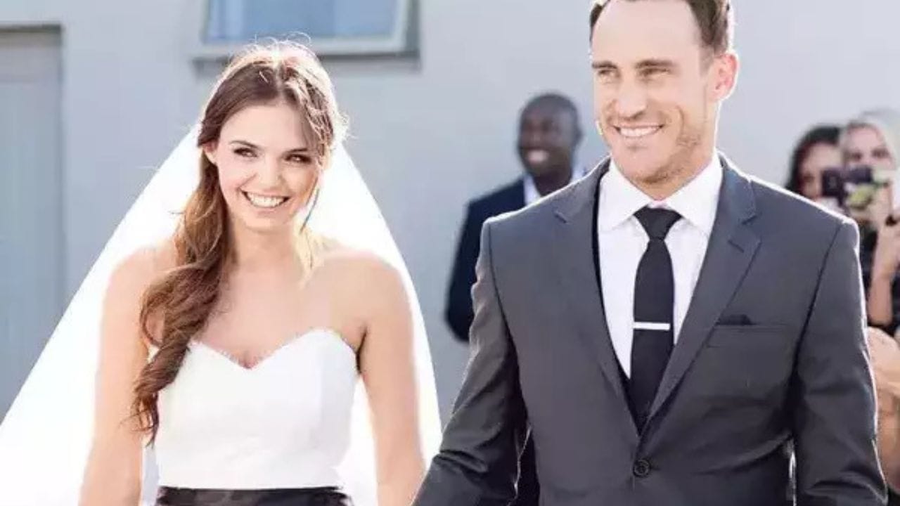 દક્ષિણ આફ્રિકાના પૂર્વ કેપ્ટન ફાફ ડુ પ્લેસિસની પત્ની ઈમારી ખૂબ જ સુંદર છે. તે પોતાની બોલ્ડ સ્ટાઇલ માટે જાણીતી છે. ઈમારી સોશિયલ મીડિયા પર ઘણી એક્ટિવ રહે છે. તે અવારનવાર સોશિયલ મીડિયા પર તેના ફોટા શેર કરતી રહે છે.