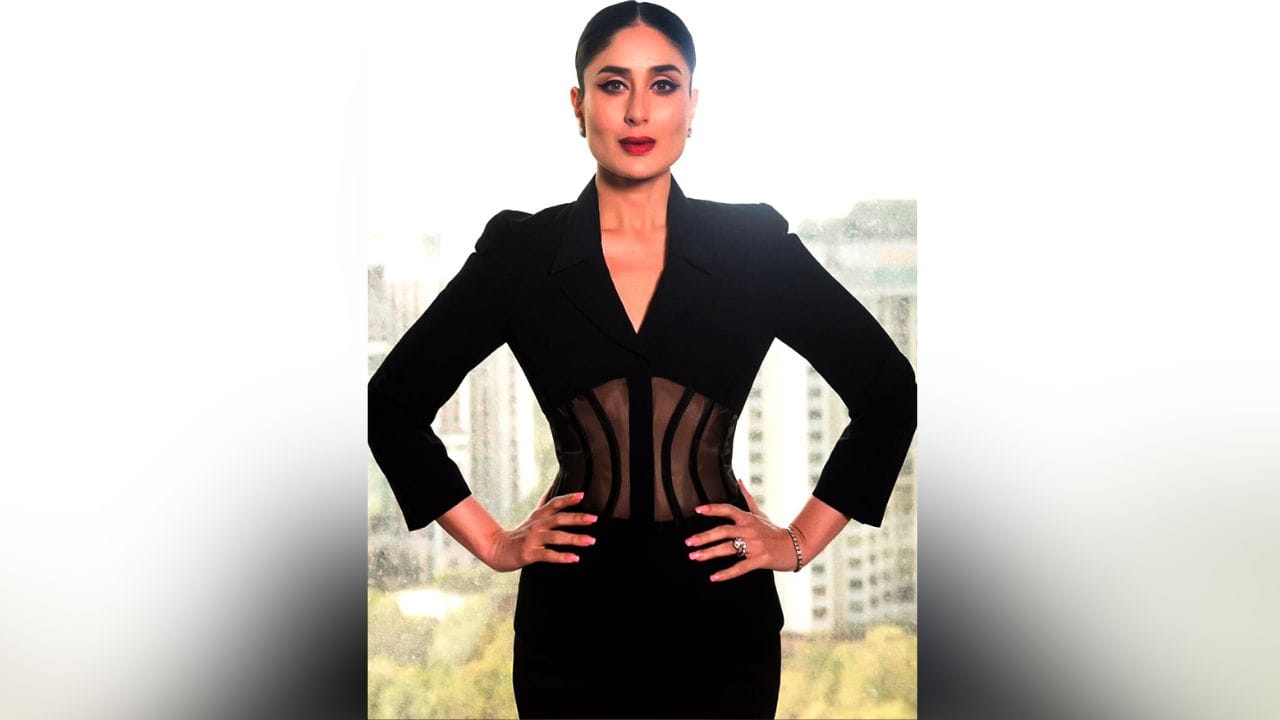 કરીના કપૂર ખાન - બોલિવુડ એક્ટ્રેસ કરીના કપૂર ખાન અને અનુષ્કા શર્મા વચ્ચે સારા સંબંધો નથી. બંને એકબીજાને કોમ્પિટીટર માને છે.