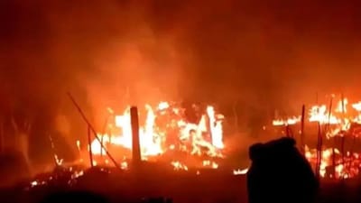 Breaking News: મુંબઈના બાંદ્રામાં ઝૂંપડપટ્ટીમાં આગ ફાટી નીકળી, 10 ફાયર ટેન્ડર ઘટનાસ્થળે પહોચ્યા, જુઓ Video