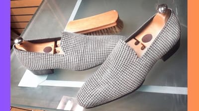 આજે આપણે દૂનિયાના અલગ અલગ મોંઘા જુતા વિશે વાત કરીશું. વિશ્વના સૌથી મોંઘા જૂતાની કિંમત 19.9 મિલિયન ડોલર છે. એટલે કે 1,63,93,92,088 રૂપિયા. શૂઝ ઘણી અલગ કિંમતની શ્રેણીમાં આવે છે અને તે વિવિધ સામગ્રીમાંથી બને છે. જૂતા અમીરોમાં સામાજિક દરજ્જાનું પ્રતીક પણ માનવામાં આવે છે. જૂતાની ડિઝાઇનની ગુણવત્તા જેટલી સારી છે, તેટલી તેની કિંમત વધારે છે. તેથી જ પ્રીમિયમ જૂતા ડિઝાઇનર્સ તેમના જૂતા બનાવવા માટે ખૂબ જ ખર્ચાળ સામગ્રીનો ઉપયોગ કરે છે. આવો જાણીએ વિશ્વમાં અત્યાર સુધીના સૌથી મોંઘા 5 જૂતા વિશે.