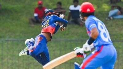 શ્રીલંકામાં આજથી 3 મેચની વનડે સિરિઝની શરુઆત થઈ છે. શ્રીલંકાની ટીમે પહેલા બેટિંગ કરીને 269 રનનો ટાર્ગેટ આપ્યો હતો. અફઘાનિસ્તાનની ટીમે 19 બોલ પહેલા જ આ ટાર્ગેટ ચેઝ કરીને 6 વિકેટથી જીત મેળવી લીધી છે. અફઘાનિસ્તાનની ટીમ આ સિરિઝમાં 1-0થી આગળ છે. 