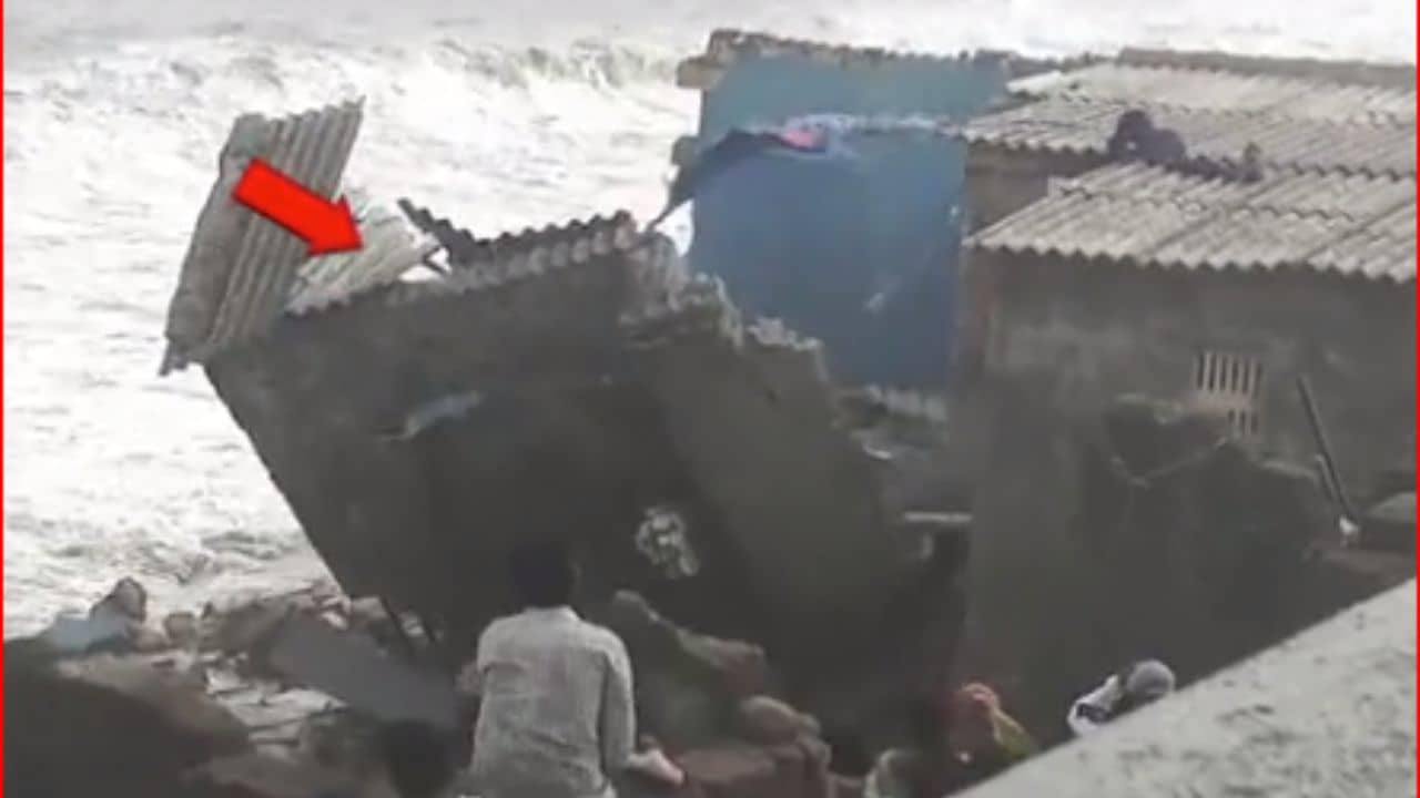 Cyclone Biporjoy: કોડીનારના મૂળદ્વારકા બંદર પર બિપરજોય વાવાઝોડાની અસરથી મકાન ધરાશાયી, જુઓ Video