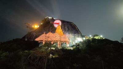 અંબાજી યાત્રાધામ ખાતે આવતા શ્રદ્ધાળુઓને હવે એક જ સ્થળે એક સાથે તમામ 51 શક્તિપીઠના દર્શનનો લાભ મળતો થયો છે. આ સાથે જ ગબ્બર ખાતે રૂ.13.35 કરોડના ખર્ચે લાઇટ એન્ડ સાઉન્ડ શોનો પ્રારંભ કરવામાં આવ્યો છે, તેમજ સાંસ્કૃતિક વિલેજનું પણ નિર્માણ કરાયું છે. આ ઉપરાંત, અંબાજી મંદિરની અદ્યતન વેબસાઇટ તેમજ ગુજરાત પવિત્ર યાત્રાધામ વિકાસ બોર્ડ દ્વારા વિકસાવાયેલી મોબાઇલ એપ પણ લોન્ચ કરવામાં આવી છે.