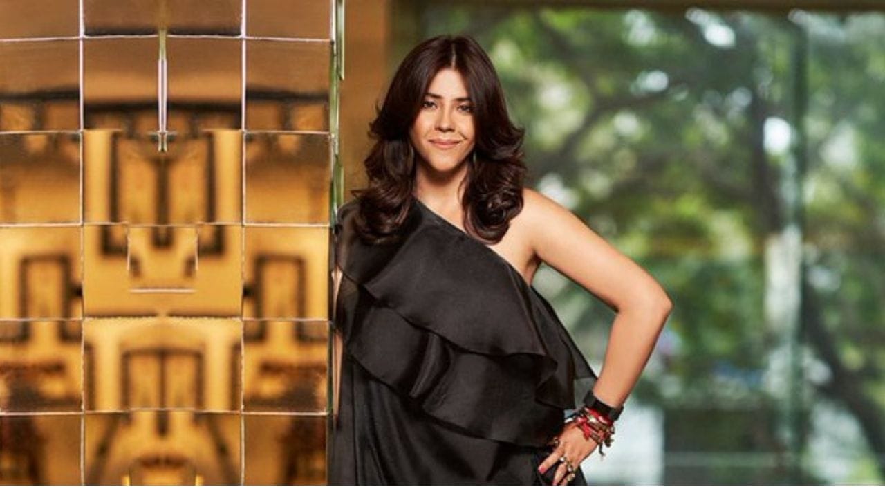 'કહાની ઘર ઘર કી' થી 'ક્યૂંકી સાસ ભી કભી બહુ થી' અને 'બેકાબૂ' થી 'લૉક અપ' સુધી, એકતા કપૂરે ટીવી અને વેબ સિરીઝમાં અપાર સફળતા હાંસલ કરી છે. આવી સ્થિતિમાં, તે નકારી શકાય નહીં કે તેની પાસે કરોડોની સંપત્તિ છે અને તે વૈભવી જીવનશૈલી જીવવાનું પસંદ કરે છે.