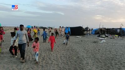 સોમનાથ મરીન પોલીસ દ્વારા દરિયાકિનારે ઝુંપડામાં રહેતા 25 પરિવારના 125 જેટલા સભ્યોને બિપરજોય વાવાઝોડાની આગાહીના તકેદારીના ભાગ રૂપે સુરક્ષિત સ્થળે ખસેડ્યા છે. એસપી મનોહરસિંહ જાડેજાએ તમામ સંભવિત વિસ્તારોની રૂબરૂ મુલાકાત લીધી હતી. 