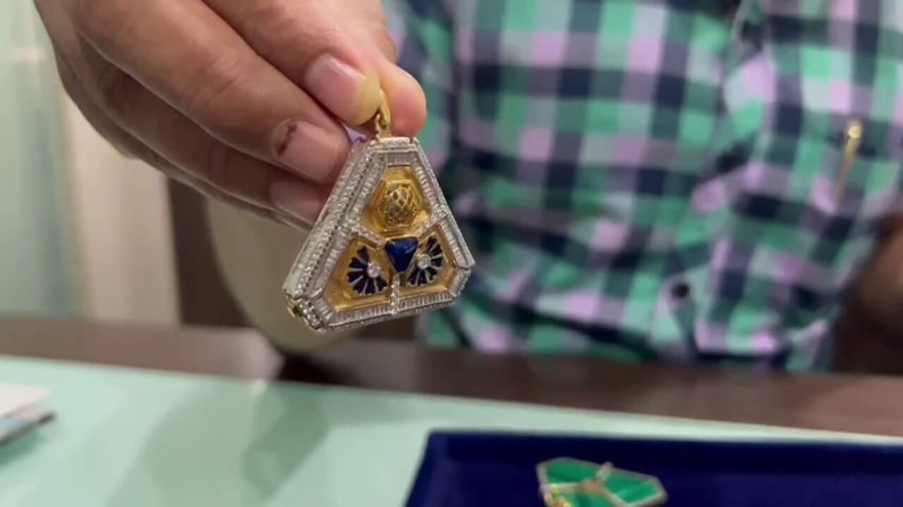 સુરતના અને એક જ્વેલરી ઉદ્યોગ સાથે સંકળાયેલા વેપારી હાલ આ ડિઝાઇનની જ્વેલરી તૈયાર કરી રહ્યા છે. આ જ્વેલરી ની ડિમાન્ડ દેશ-વિદેશમાં જોવા પણ મળી રહી છે. 