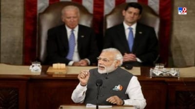 વડાપ્રધાન મોદીએ H-1B વિઝા સાથે જોડાયેલી બાબતો જણાવી. વડાપ્રધાન નરેન્દ્ર મોદીએ કહ્યું કે H-1B વિઝાનું રિન્યુ અમેરિકામાં જ થશે. આ માટે તમારે બહાર જવાની જરૂર નથી. વિઝા રિન્યુઅલ માટે આ વર્ષે પાઈલોટ પ્રોજેક્ટ શરૂ થઈ રહ્યો છે