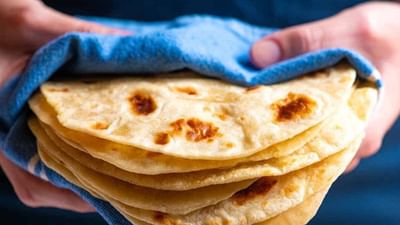 આજે તમને એક એવો ફંડા અમે કહીશું જેને તમે સરળથાથી અનુસરી શકો છો. તેના માટે તમારો કોઈ જગ્યાની મેમ્બરશિપ લેવાની જરૂર નથી કે નથી જરૂર કોઈ જ વધારાના ખર્ચાની.બધાના ઘરે રોટલી તો બનતી જ હોય છે. જેટલી રોટલી બચે તેટલી તમે ફેંકી દો અથવા ગાય કે કૂતરાને ખવડાવી દો. પરંતુ શું તમે જાણો છો કે વાસી રોટલી ખાવાના કેટલા ફાયદા છે? (photo credit : www.inspiredtaste.net)