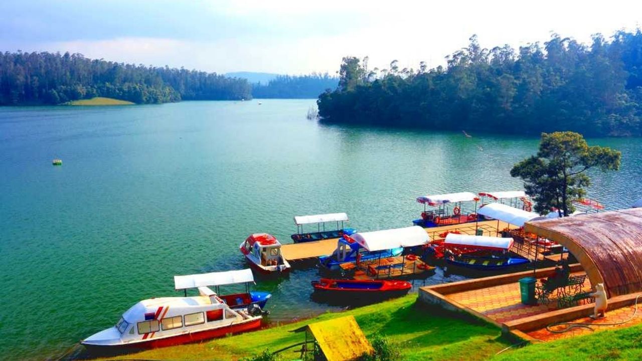 IRCTCના આ ટૂર પેકેજ હેઠળ મુસાફરો કર્ણાટક, કેરળ, બેંગલુરુ અને તમિલનાડુના પશ્ચિમ ઘાટની પણ મુલાકાત લઈ શકશે. ટૂર પેકેજ 10મી ઓગસ્ટે વિશાખાપટ્ટનમથી શરૂ થશે અને 15મી ઓગસ્ટે સમાપ્ત થશે. આ ટૂર પેકેજ 5 રાત અને 6 દિવસનું છે. જેમાં તમે ફ્લાઈટ દ્વારા મુસાફરી કરી શકશો. ( Photo Source : ootytourism.co.in)