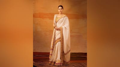 કૃતિ સેનન હાલમાં તેની અપકમિંગ ફિલ્મ 'આદિપુરુષ'ને લઈને ચર્ચામાં છે. હાલમાં જ આ ફિલ્મનું ટ્રેલર રિલીઝ થયું હતું જેને ખૂબ પસંદ કરવામાં આવી રહ્યું છે. આ ફિલ્મમાં કૃતિએ માતા સીતાનો રોલ પ્લે કરી રહી છે. (Image : Instagram)