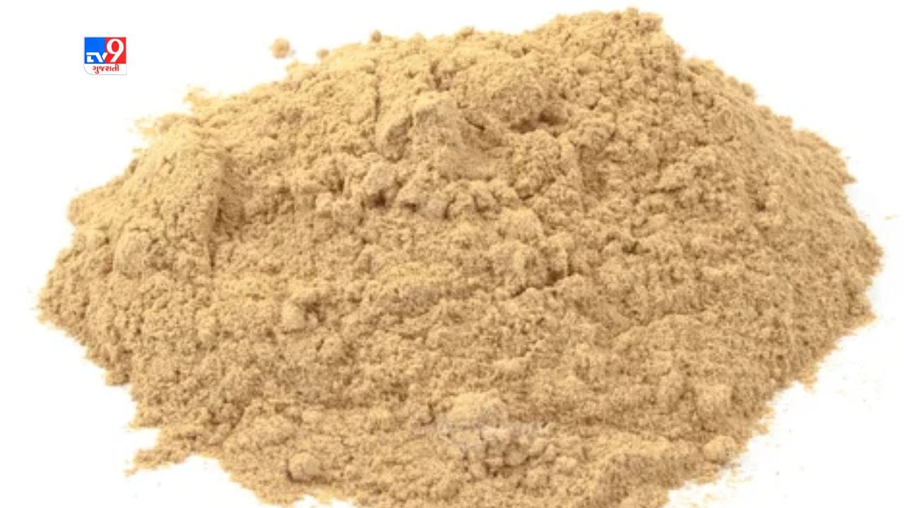 દરેક વ્યક્તિ પોતાના ચહેરા પર ચમક લાવવા માટે અવનવા અખતરા કરતા હોય છે. જેમાં ઘણા લોકો ચહેરાની નિસ્તેજતાને દૂર કરવા, ચહેરા પરથી ખીલ દૂર કરવા અને ચહેરા પર ચમક લાવવા માટે મુલતાની માટીની પેસ્ટ લગાવતી હોય છે. જો તમારી પણ ત્વચા આવી છે તો મુલતાની માટી તમારા માટે હાનિકારક સાબિત થાય છે.