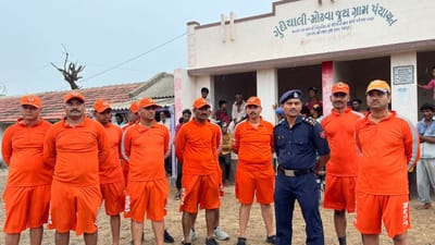 કચ્છનાં માંડવી તાલુકાના મોઢવા ગામમાં NDRF ટીમ પહોંચી છે. આપતીના સમયે રેસ્ક્યુ કામગીરી NDRF દ્વારા હાથ ધરાશે