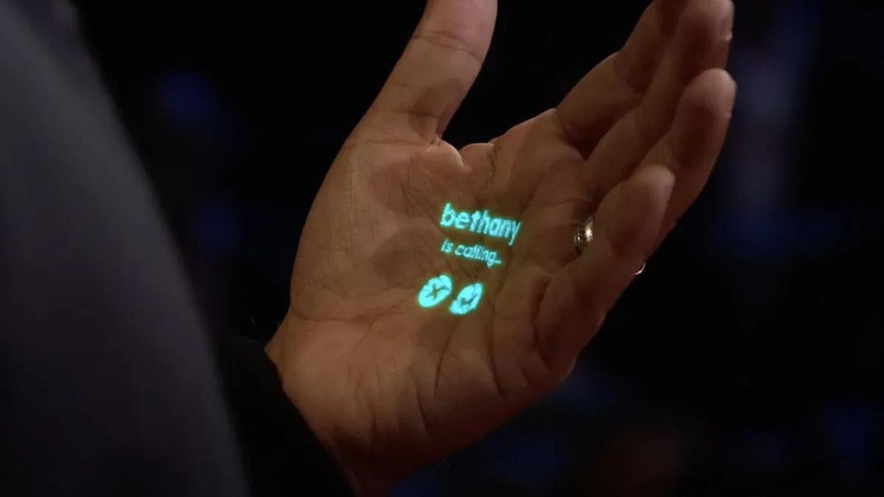 પ્રખ્યાત ટોક શો TED Talkમાં સ્ક્રીનલેસ ટેક્નોલોજી પરથી પરદો ઉઠાવ્યો છે. એપલના પૂર્વ કર્મચારી અને Humaneના ફાઉન્ડર ઈમરાન ચૌધરી એ ટેડ ટોકમાં એક AI ડિવાઈસ પ્રદર્શિત કર્યો હતો. આ ડિવાઈસ તેમણે પોતાના જેકેટની પોકેટમાં રાખ્યું હતું.