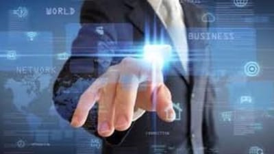 ટેકનોલોજીના ક્ષેત્રમાં હરણફાળ પ્રગતિને કારણે સ્માર્ટફોન અને વીડિયો કોલની મદદથી લોકો વચ્ચેનું અંતર ઘટયું છે. પણ આવનારા સમયમાં આ ક્ષેત્રમાં પણ મોટો ફેરફાર થશે.