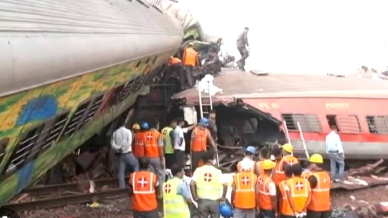 8. સપ્ટેમ્બર 28, 1954 - હૈદરાબાદમાં અકસ્માત (139 મૃત્યુ) હૈદરાબાદથી લગભગ 75 કિમી દક્ષિણે યાસંતી નદીમાં એક ટ્રેન અથડાઈ હતી, જ્યારે એક પુલ તૂટી પડ્યો હતો. કુલ 139 લોકો માર્યા ગયા અને 100 થી વધુ લોકો ઘાયલ થયા. (ફોટો ક્રેડિટ- ગુગલ)