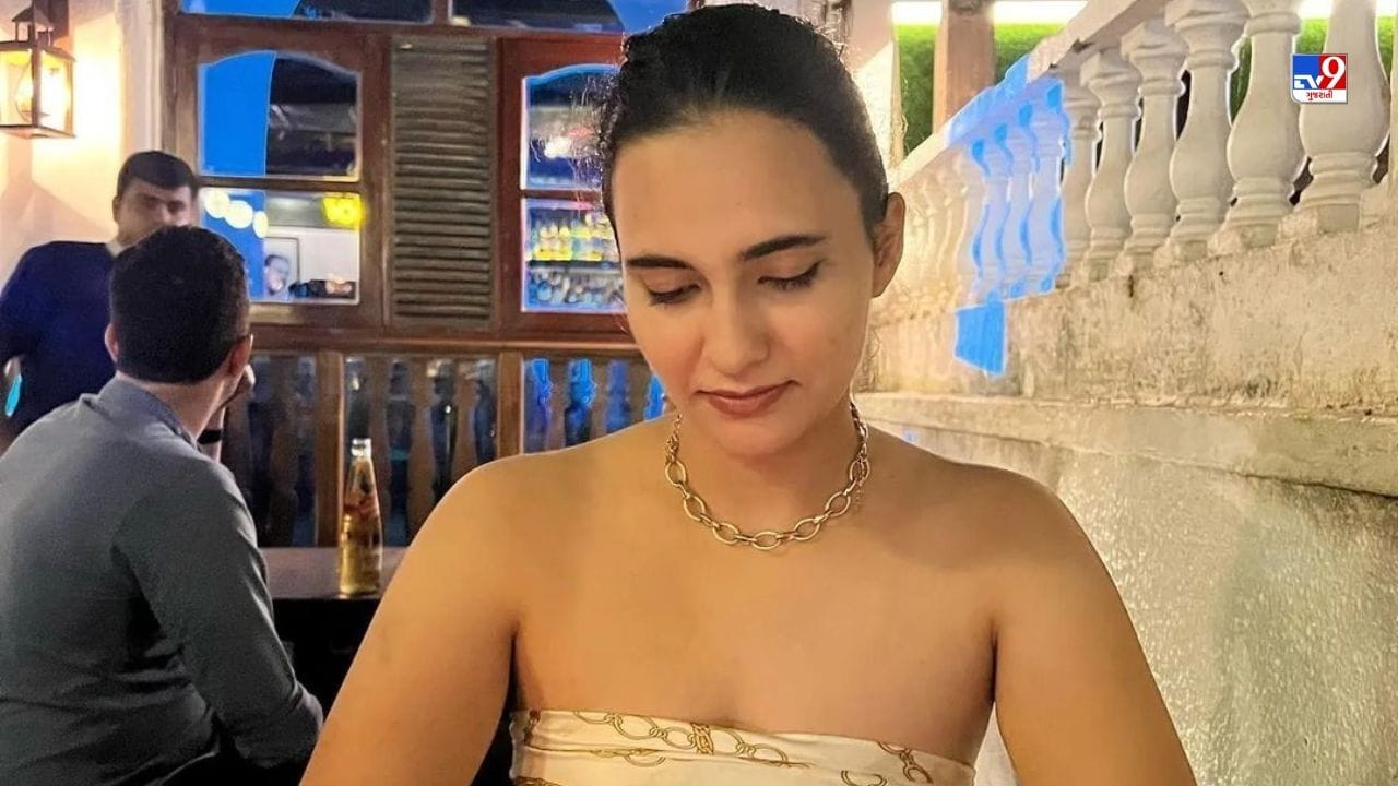 તમને જણાવી દઈએ કે તે ત્રીજા પ્રયાસમાં સફળ થઈ છે. વર્ષ 2020માં તેણે પહેલો પ્રયાસ કર્યો હતો પરંતુ પ્રિલિમ્સમાં તે સફળ થઈ શકી નહોતી. આ હોવા છતાં તેણે તેના પ્રયત્નો ચાલુ રાખ્યા. આ વર્ષે UPSC સિવિલ સર્વિસના અંતિમ પરિણામમાં આશના ચૌધરીનું નામ પણ છે. આશનાને આ વખતે 116મો રેન્ક મળ્યો છે.
