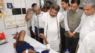 Rail accident: ઘાયલોને સારી સારવાર મળી રહી છે, કેન્દ્રીય મંત્રી ધર્મેન્દ્ર પ્રધાને હોસ્પિટલમાં ઘાયલોના ખબરઅંતર પુછયા