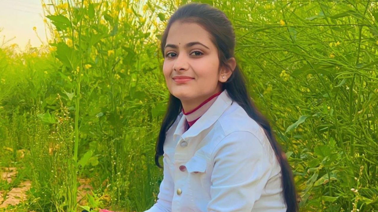 તેણે સ્નાતક થયા પછી જ યુપીએસસીની તૈયારી શરૂ કરી. દિવ્યાએ 1.5 વર્ષની તૈયારી સાથે તેનો પહેલો UPSC પ્રયાસ કર્યો હતો. UPSC ઈન્ટરવ્યુના તેના વીડિયોઝ સોશિયલ મીડિયા પર જોવા મળે છે અને લાખો વ્યૂઝ છે.