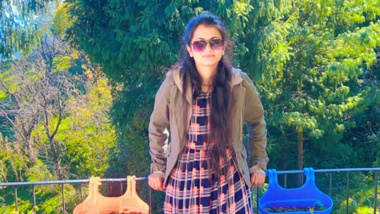 દિવ્યાએ કોઈ કોચિંગ લીધું ન હતું અને તેના પહેલા જ પ્રયત્નમાં UPSC પ્રિલિમ પરીક્ષા પાસ કરી હતી. જો કે બાદમાં તેણે યુપીએસસીની મુખ્ય તૈયારી માટે ટેસ્ટ સિરીઝ સહિત વિવિધ ઓનલાઈન સ્ત્રોતોની મદદ લીધી.