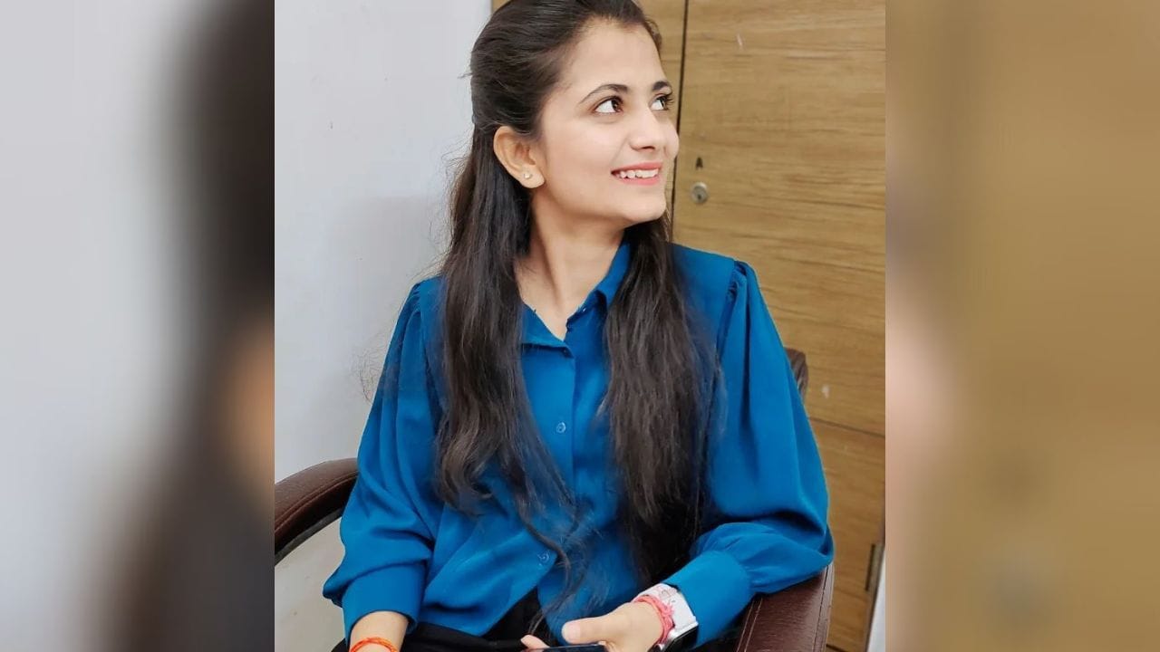 પ્રિલિમ ક્લિયર કર્યા પછી તેને UPSC કોચિંગ મેન્ટરશિપ પ્રોગ્રામમાં પણ જોડાઈ. દિવ્યા તંવર હવે IAS અધિકારી બનવા માટે તૈયાર છે કારણ કે તેણે UPSC પરીક્ષા 2022 AIR 105 સાથે પાસ કરી છે. હાલમાં, તે 2021 બેચની IPS અધિકારી છે. આ તેમનો બીજો પ્રયત્ન હતો. તેણે પ્રારંભિક પ્રયાસમાં ઓલ ઈન્ડિયા રેન્ક (એઆઈઆર) 438 સાથે પરીક્ષા પાસ કરી અને આઈપીએસ અધિકારી બની.