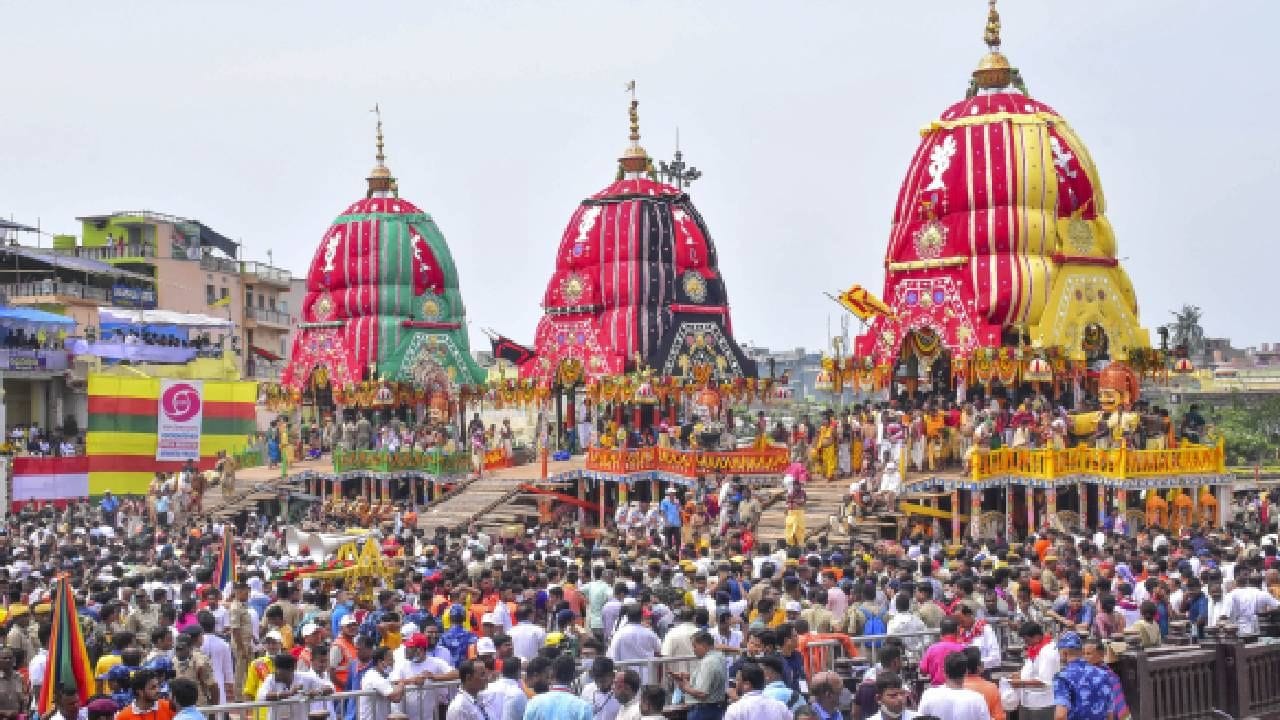 પેકિંગ ટિપ્સઃ બેગ પેક કરતી વખતે કેટલીક બાબતોનું પણ ધ્યાન રાખો. મોટાભાગના વૃદ્ધો અથવા વૃદ્ધ લોકો આ ધાર્મિક યાત્રાનો ભાગ બનવાનું પસંદ કરે છે. જો તેઓ તમારી સાથે છે, તો તેમના કપડાંથી લઈને દવાઓ સુધીની દરેક વસ્તુને પેક કરવામાં ખાસ કાળજી લો.