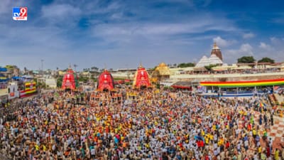 અષાઢી બીજે પુરીમાં ભગવાન જગન્નાથજીની સૌથી મોટી રથયાત્રા નીકળે છે. અહીં એવા ધાર્મિક માન્યત છે કે જે કોઈ વ્યક્તિ ભગવાનનો રથ ખેંચે છે તેમને જન્મ મરણના ચક્રમાંથી મુક્તિ મળી જાય છે. તેમને ફરીથી જન્મ નથી લેવો પડતો. તેમને મોક્ષની પ્રાપ્તિ થાય છે.