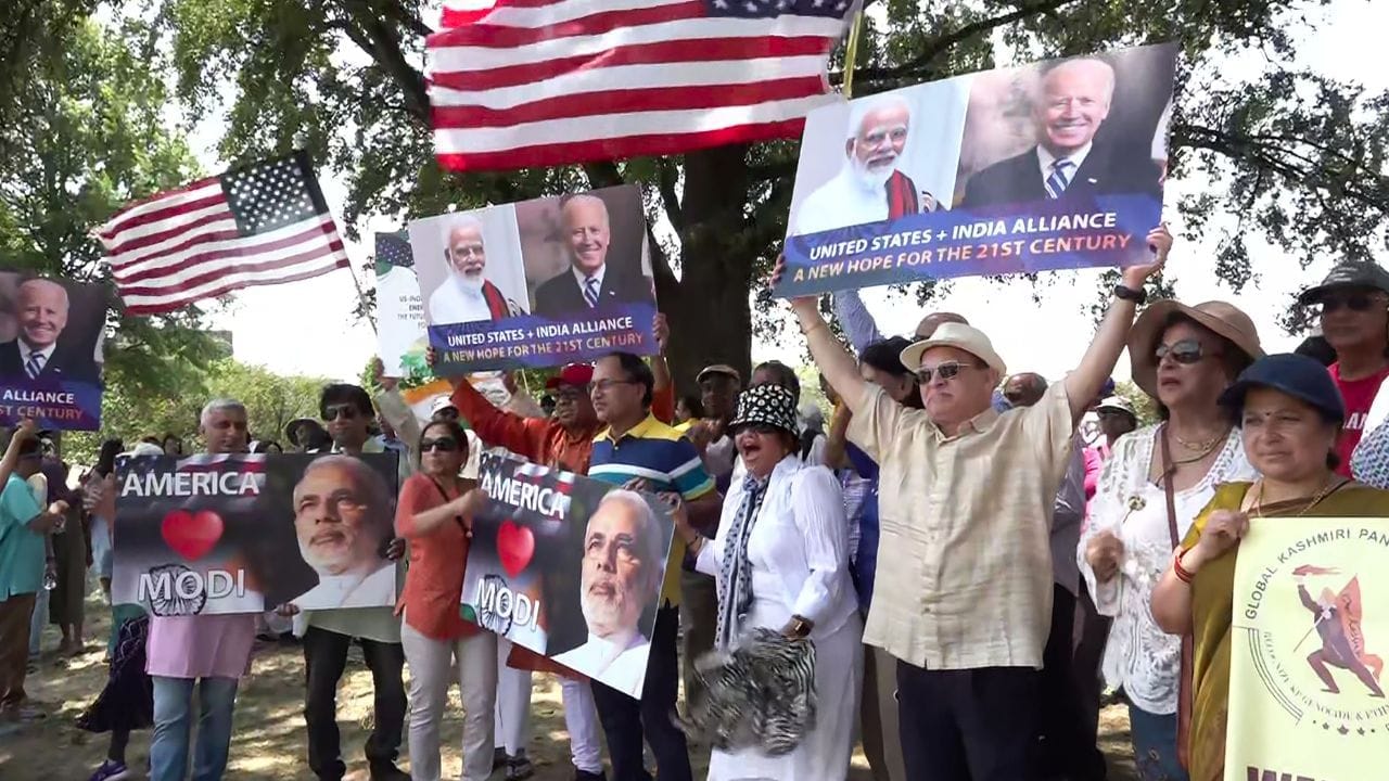 વાસ્તવમાં પીએમ મોદીને અમેરિકી રાષ્ટ્રપતિ જો બાયડેન અને ફર્સ્ટ લેડી જિલ બાયડેને આમંત્રણ આપ્યું હતું. આ પછી હવે પીએમ 21 જૂનથી 24 જૂન સુધી ચાર દિવસીય અમેરિકાના પ્રવાસે જઈ રહ્યા છે. બાયડેન 22 જૂને પીએમને રાત્રિભોજન માટે હોસ્ટ કરશે. આ દરમિયાન પીએમ મોદી યુએસ કોંગ્રેસના સંયુક્ત સત્રને પણ સંબોધિત કરશે. આ સાથે 23 જૂને તેઓ વોશિંગ્ટનમાં રોનાલ્ડ રીગન બિલ્ડીંગ અને ઈન્ટરનેશનલ ટ્રેડ સેન્ટર ખાતે પ્રવાસી નેતાઓ સાથે પણ વાત કરશે.