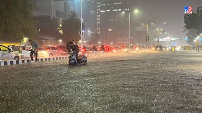 અમદાવાદના પોશ વિસ્તારોમાં જેની ગણના થાય છે એ સિંધુ ભવન માર્ગ ભારે વરસાદને પગલે જળમગ્ન બન્યો છે. અહીં ઠેર ઠેર પાણી ભરાતા લોકો મુશ્કેલીમાં મુકાયા છે. 