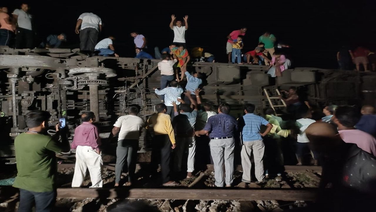 Coromandel Express Train Accident : કોરોમંડલ એક્સપ્રેસ અને ગુડ્સ ટ્રેન અકસ્માતમાં 30ના મોત, PM મોદીએ દુર્ઘટના પર શોક વ્યક્ત કર્યો