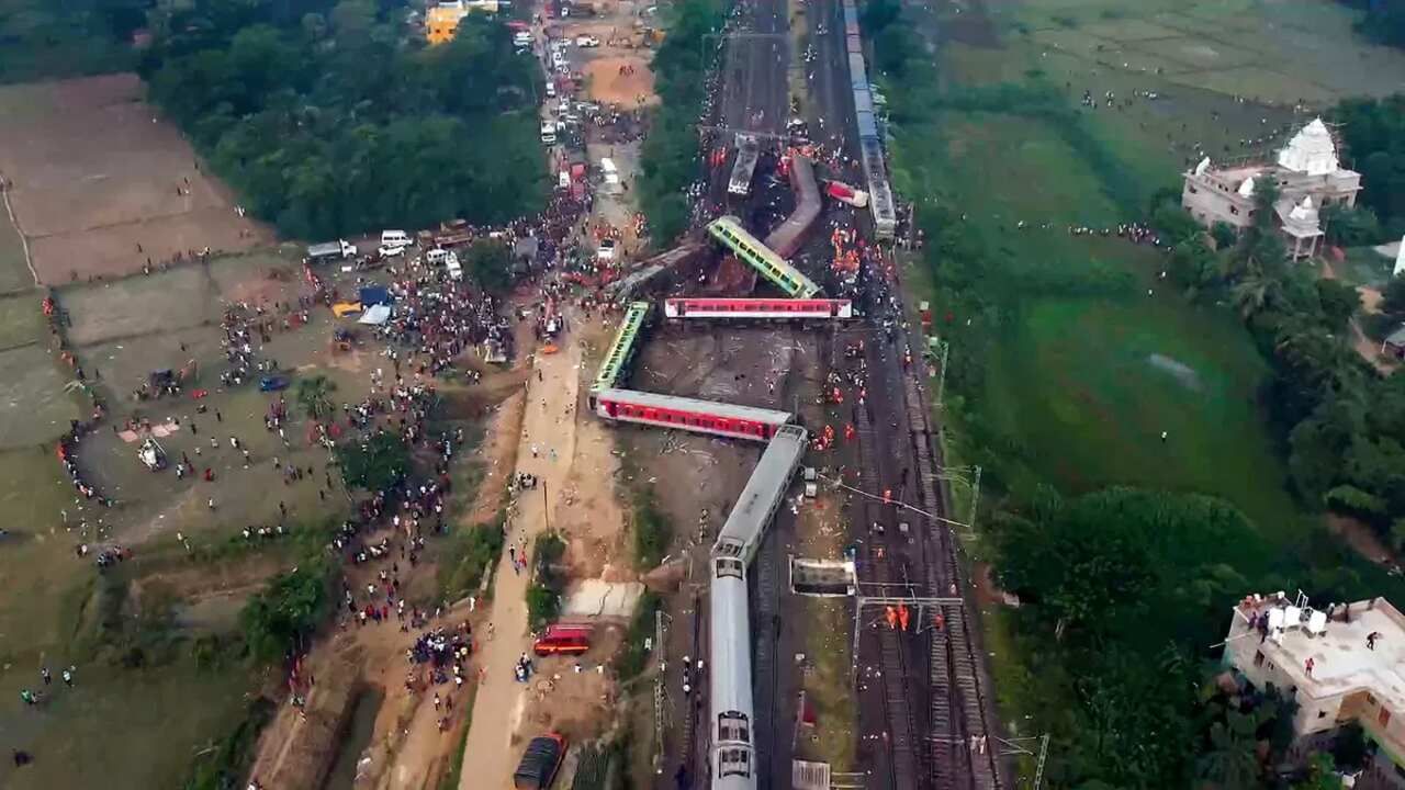 Odisha train accident : કેન્દ્રીય મંત્રી ધર્મેન્દ્ર પ્રધાને ટ્રેન અકસ્માત મુદ્દે કર્યો મોટો ખુલાસો, કહ્યું- ટ્રેક પર ત્રણ નહી ચાર ટ્રેન હતી