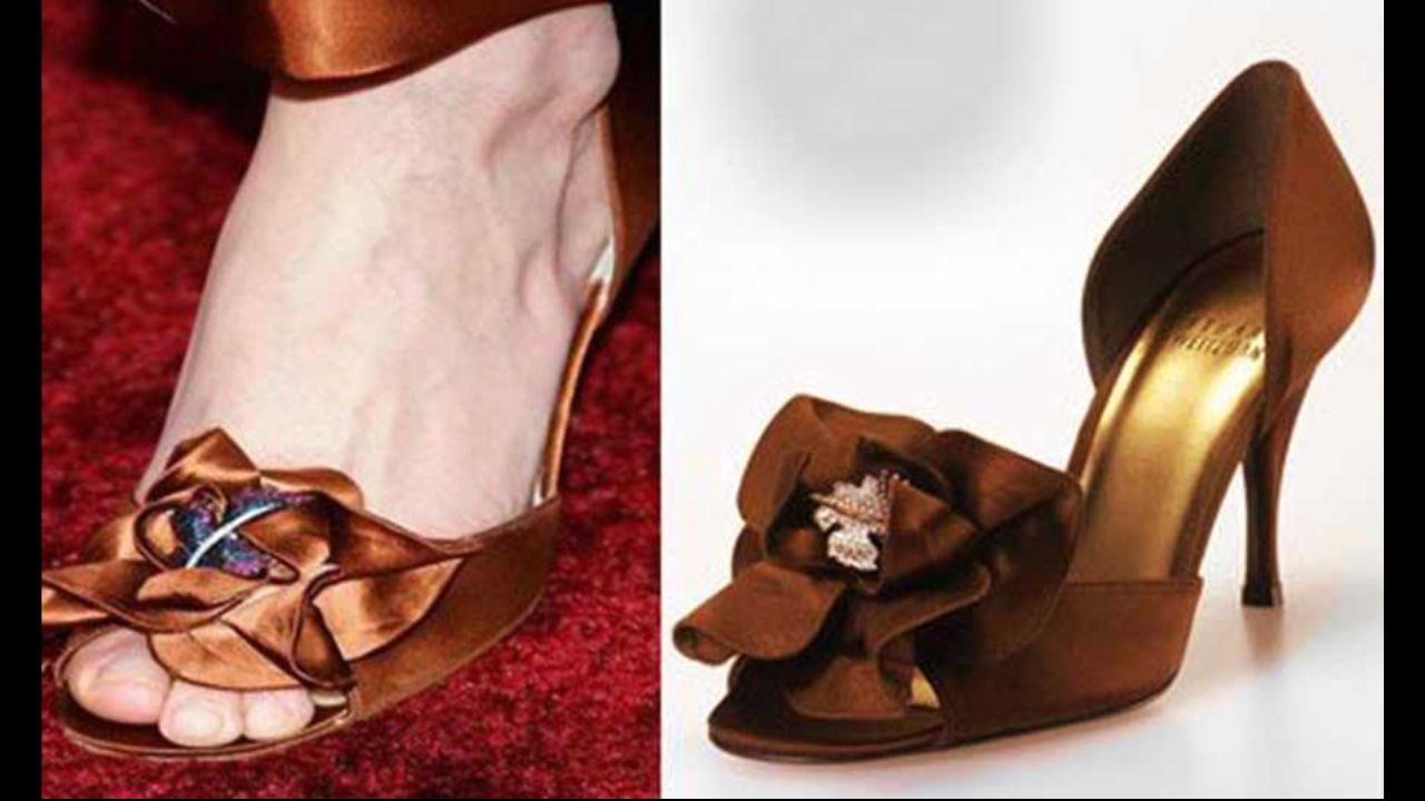 સ્ટુઅર્ટ વેઇટ્ઝમેન રીટા હેવર્થ હીલ્સ(Stuart Weitzman Rita Hayworth Heels) (રૂ. 24,70,42,368) સ્ટુઅર્ટ વેઇટ્ઝમેન રીટા હેવર્થ હીલ્સની કિંમત પણ $3 મિલિયન (રૂ. 24,70,42,368) છે. રીટા હેવર્થ હોલીવુડની જૂની અભિનેત્રીઓમાંની એક છે. નીલમ અને માણેક સહિતના કિંમતી પથ્થરોથી શણગારેલા છે. આ ખુલ્લા પગની હીલ્સ હેવર્થની પુત્રી પ્રિન્સેસ યાસ્મીન આગા ખાનની છે.