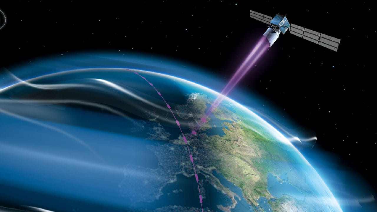 24 જુલાઈના રોજ 280 કિમીના અંતરે પહોંચતા જ ESA મિશન ઓપરેટર્સે તેને સુરક્ષિત રીતે પૃથ્વી સુધી પહોંચાડવાના પ્રયાસો શરૂ કર્યા છે. રિપોર્ટ અનુસાર, સેટેલાઇટ 28 જુલાઈએ પૃથ્વી પર પહોંચશે. આ દરમિયાન, ઓપરેટર તેને માર્ગદર્શન આપતા તેને નીચે ઉતારશે. (ફોટો ક્રેડિટ: ESA)