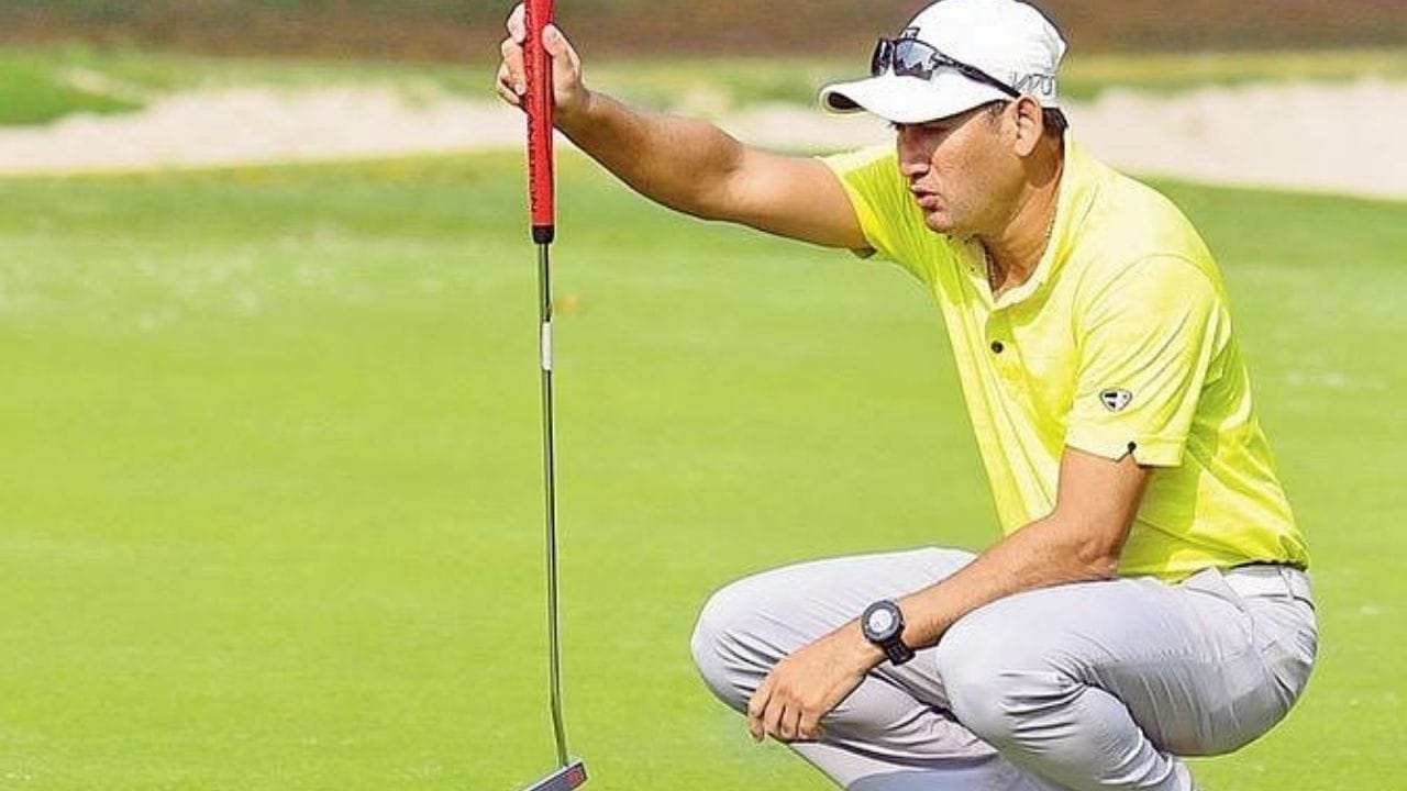 આજે આપણે ટીમ ઈન્ડિયાના નવા ચીફ સિલેક્ટર બનેલા અજીત અગરકરની લવ સ્ટોરી વિશે વાત કરીશું, જેમણે પ્રેમ શોધવા માટે ધર્મની પણ પરવા ન કરી અને મુસ્લિમ યુવતી સાથે લગ્ન કર્યા.ફાતિમા મુસ્લિમ પરિવારમાંથી હતી અને અજીતને અન્ય ધર્મના હોવાના કારણે ઘણી મુશ્કેલીઓનો સામનો કરવો પડ્યો હતો.