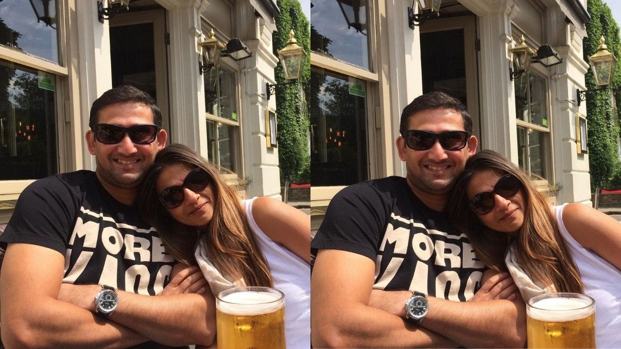 અગરકર તેની પત્નીને પહેલીવાર વર્ષ 1999માં મળ્યા હતા.અજીત અગરકરનો જન્મ મરાઠી પંડિત પરિવારમાં થયો હતો અને આવી સ્થિતિમાં ફાતિમા સાથે લગ્ન કરવા માટે તેમને ઘણી મહેનત કરવી પડી હતી. બંનેના પરિવાર આ લગ્ન માટે તૈયાર નહોતા, પરંતુ બંનેએ 9 ફેબ્રુઆરી 2002ના રોજ લગ્ન કરી લીધા હતા.