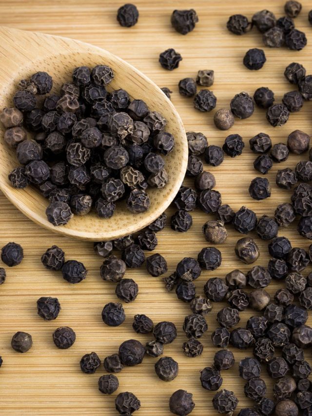 ઔષધીય ગુણોથી ભરપુર છે ‘કાળા મરી’, સ્મોકિંગની ટેવ પણ છોડાવી શકે છે Tv9