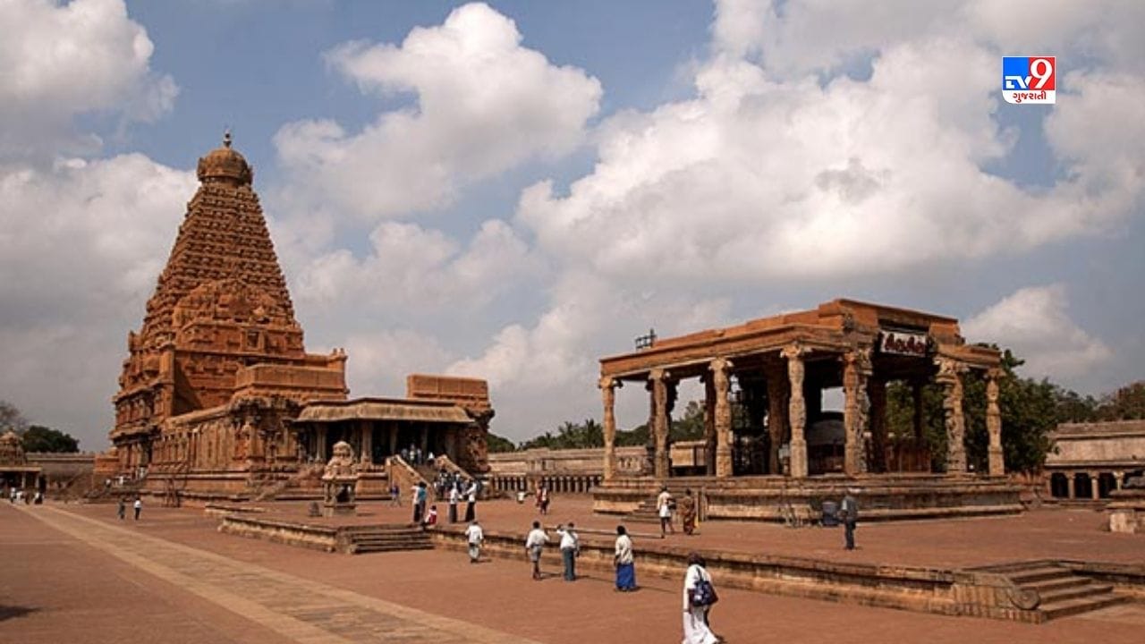 બૃહદેશ્વર મંદિરના શિખર પર એક કળશ આવેલો છે. જેનું વજન 80 ટન છે. બૃહદેશ્વર મંદિર ગ્રેનાઈટથી બનેલું છે. તે તેની ભવ્યતા, સ્થાપત્ય અને ગુંબજ માટે પ્રખ્યાત છે.