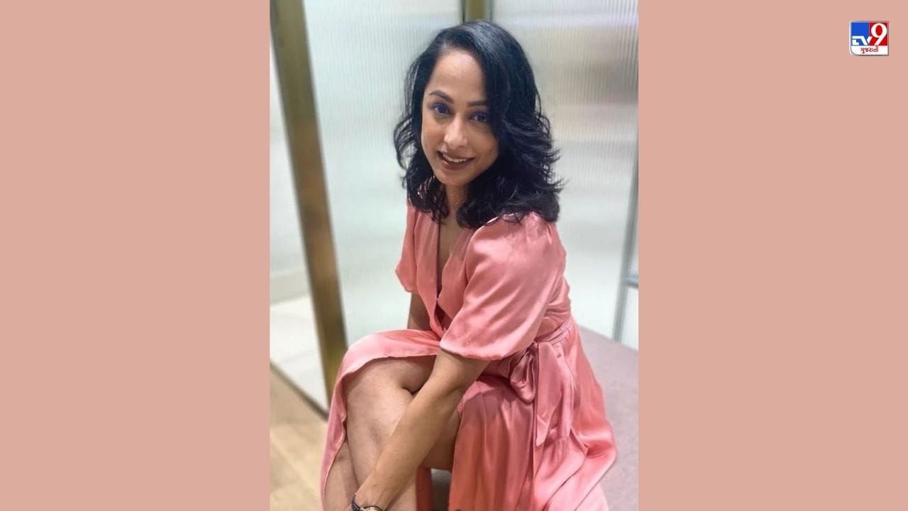 તાજેતરમાં CID સ્ટાર્સ શ્રધ્ધા મુસલે (ડૉ. તારિકા), જાનવી છેડા (શ્રેયા), અંશા સૈયદ અને (પૂર્વી), હૃષિકેશ પાંડે (સચિન) તાજેતરમાં ફરી ભેગા થયા અને સાથે સમય પસાર કર્યો. લાંબા સમય બાદ આ ગેંગ લાંબા સમય બાદ મળી હતી.
