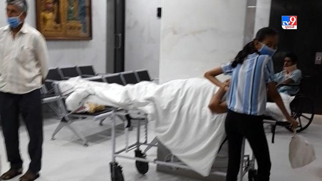 વહેલી સવારે 4 થી 5 વચ્ચે દરમિયાન આગ લાગી હોવાની માહિતી મળી રહી છે. દર્દીઓને 20 થી વધુ એમ્બ્યુલન્સ દ્વારા 100થી વધારે દર્દીઓને ખસેડવામાં આવી રહ્યા છે. 