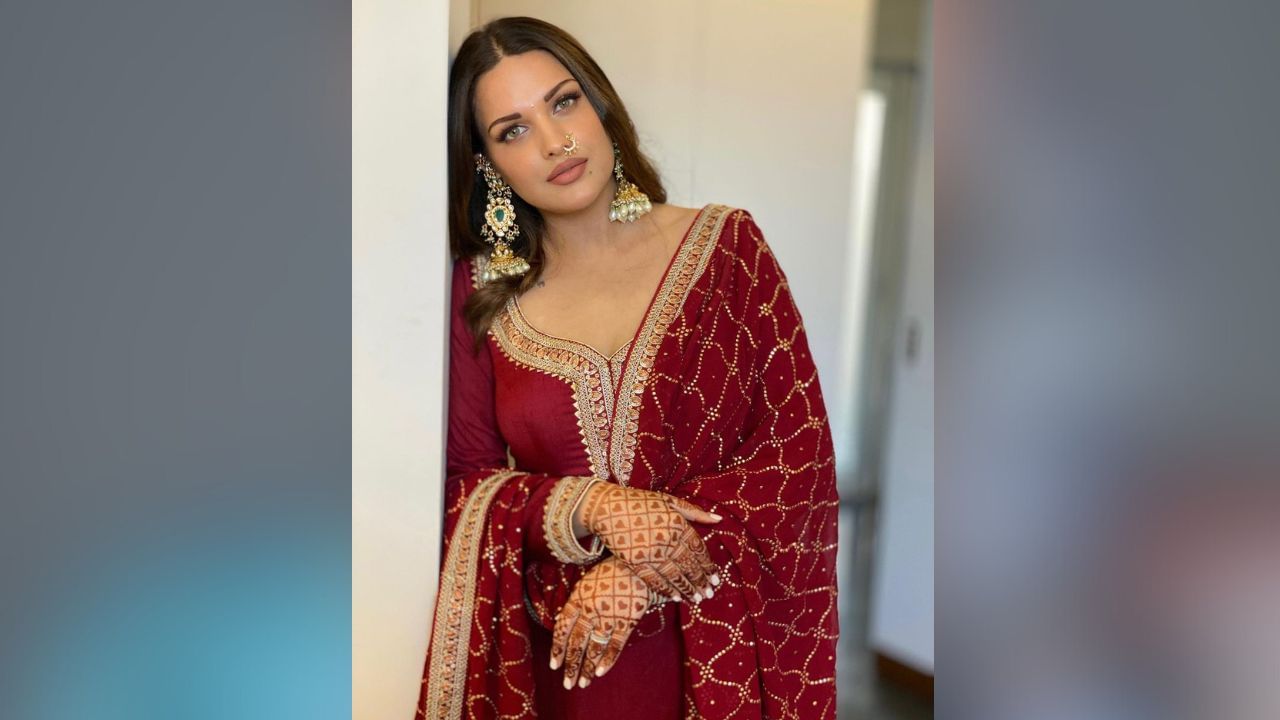 અસીમ રિયાઝ અને હિમાંશી ખુરાના વચ્ચેની નિકટતા બિગ બોસના ઘરમાંથી જ વધી હતી. બંને લાંબા સમયથી એકબીજાને ડેટ કરી રહ્યાં છે. (PC: Instagram)